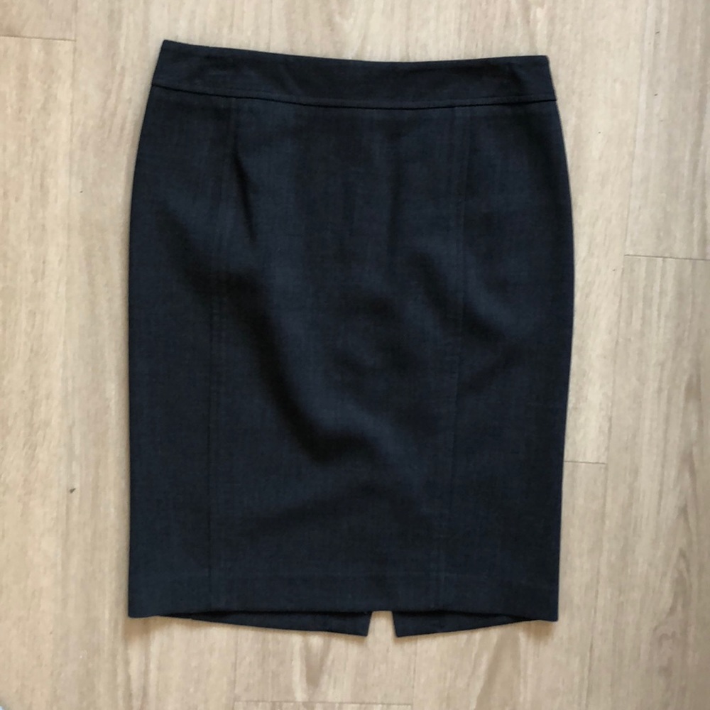 Gorgeous grey pencil skirt.